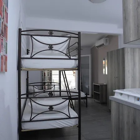 Alexandra شقة فندقية Vrasná