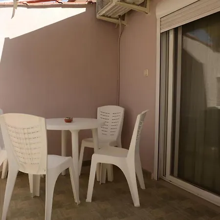 Alexandra شقة فندقية Vrasná