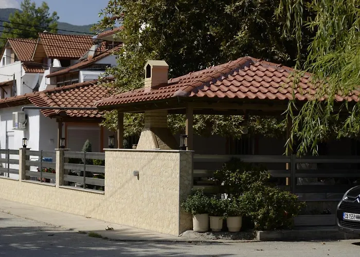 Alexandra 公寓式酒店 Vrasná